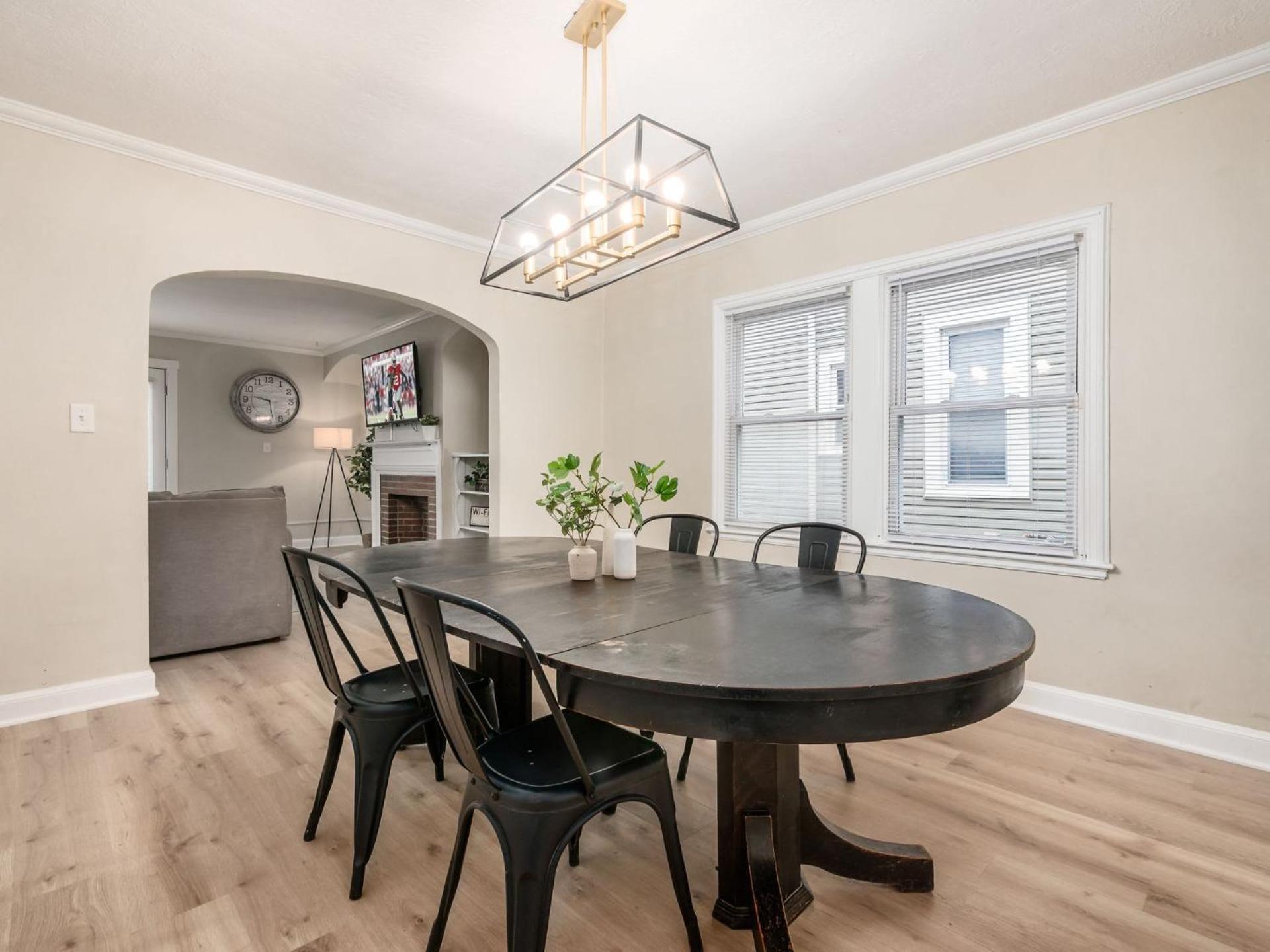 Вилла Housepitality - The Osu Mansion- Osu Sleeps 20 Колумбус Экстерьер фото