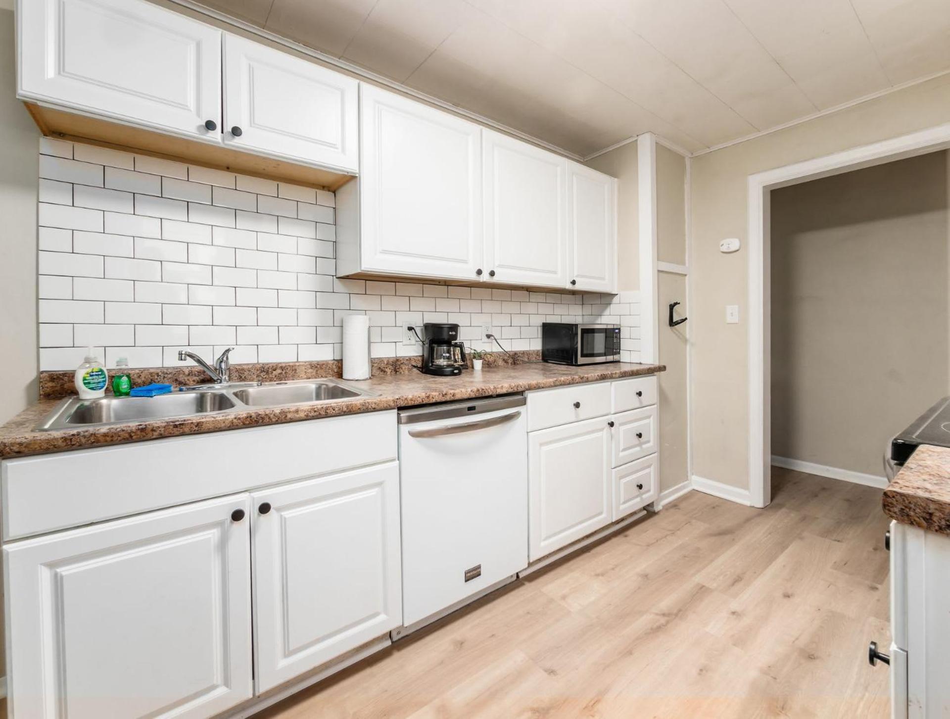 Вилла Housepitality - The Osu Mansion- Osu Sleeps 20 Колумбус Экстерьер фото