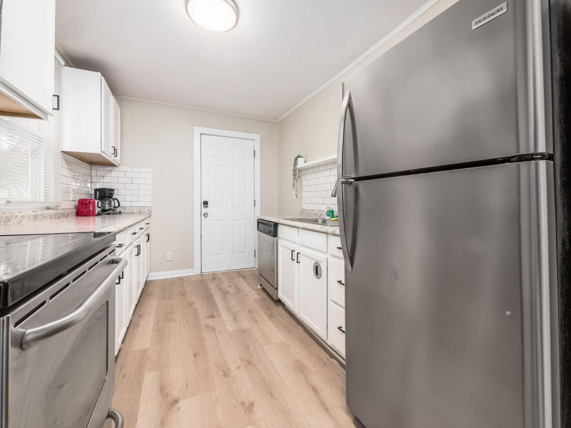 Вилла Housepitality - The Osu Mansion- Osu Sleeps 20 Колумбус Экстерьер фото