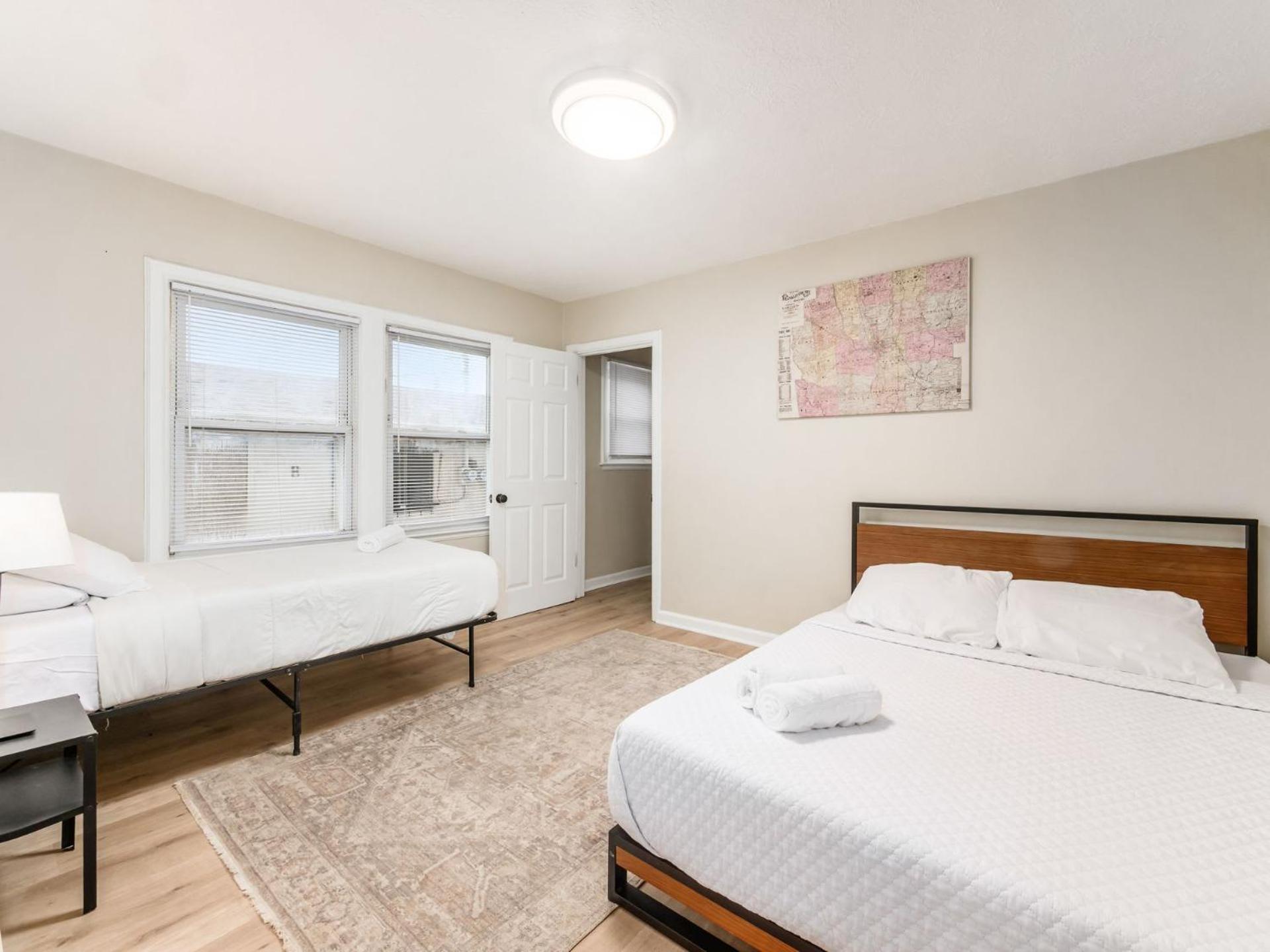 Вилла Housepitality - The Osu Mansion- Osu Sleeps 20 Колумбус Экстерьер фото