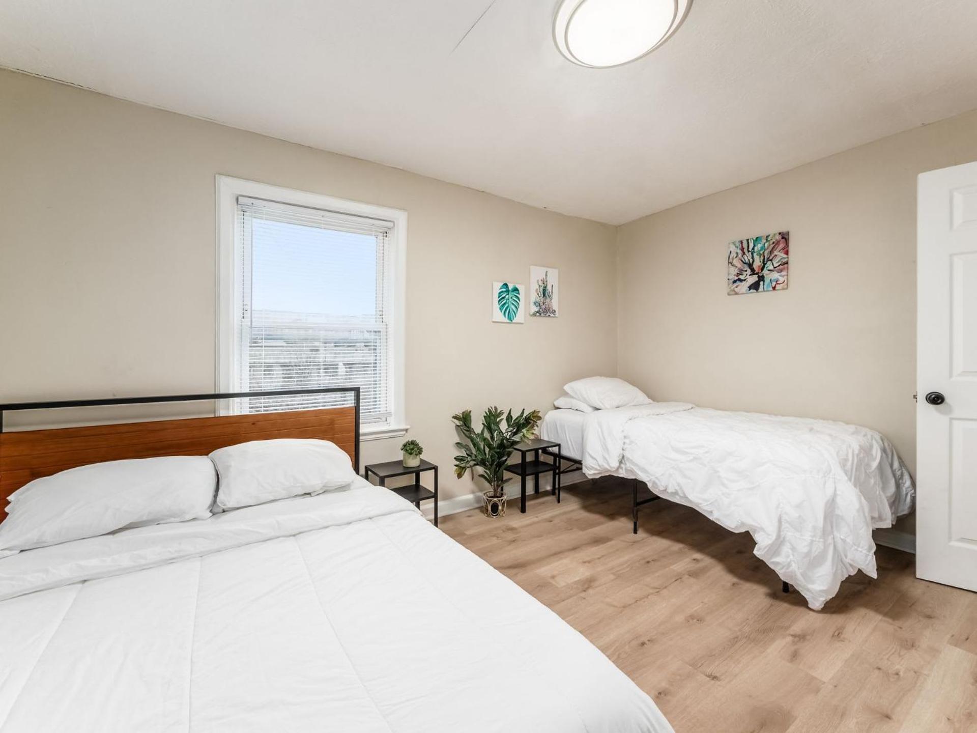 Вилла Housepitality - The Osu Mansion- Osu Sleeps 20 Колумбус Экстерьер фото