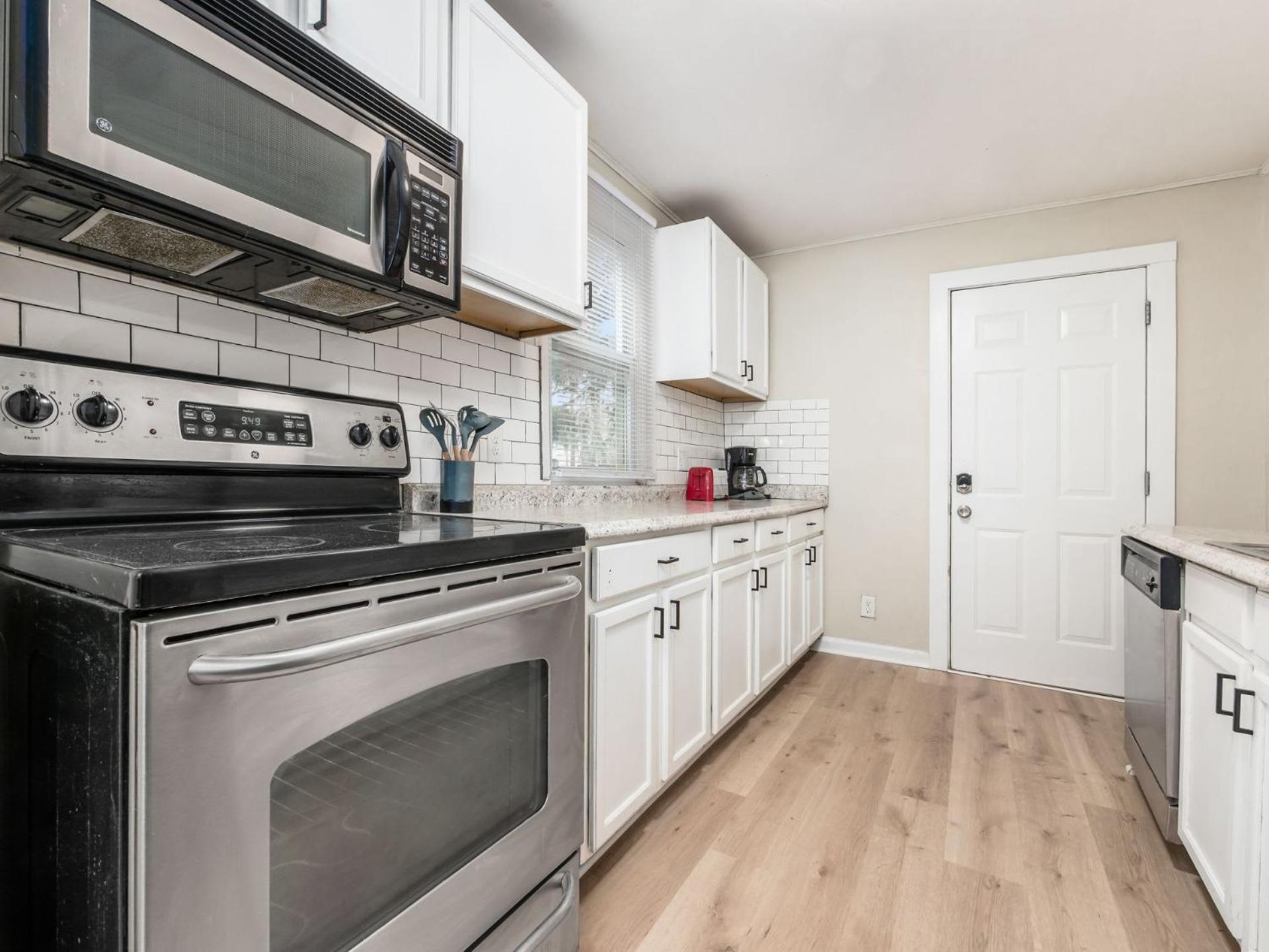 Вилла Housepitality - The Osu Mansion- Osu Sleeps 20 Колумбус Экстерьер фото