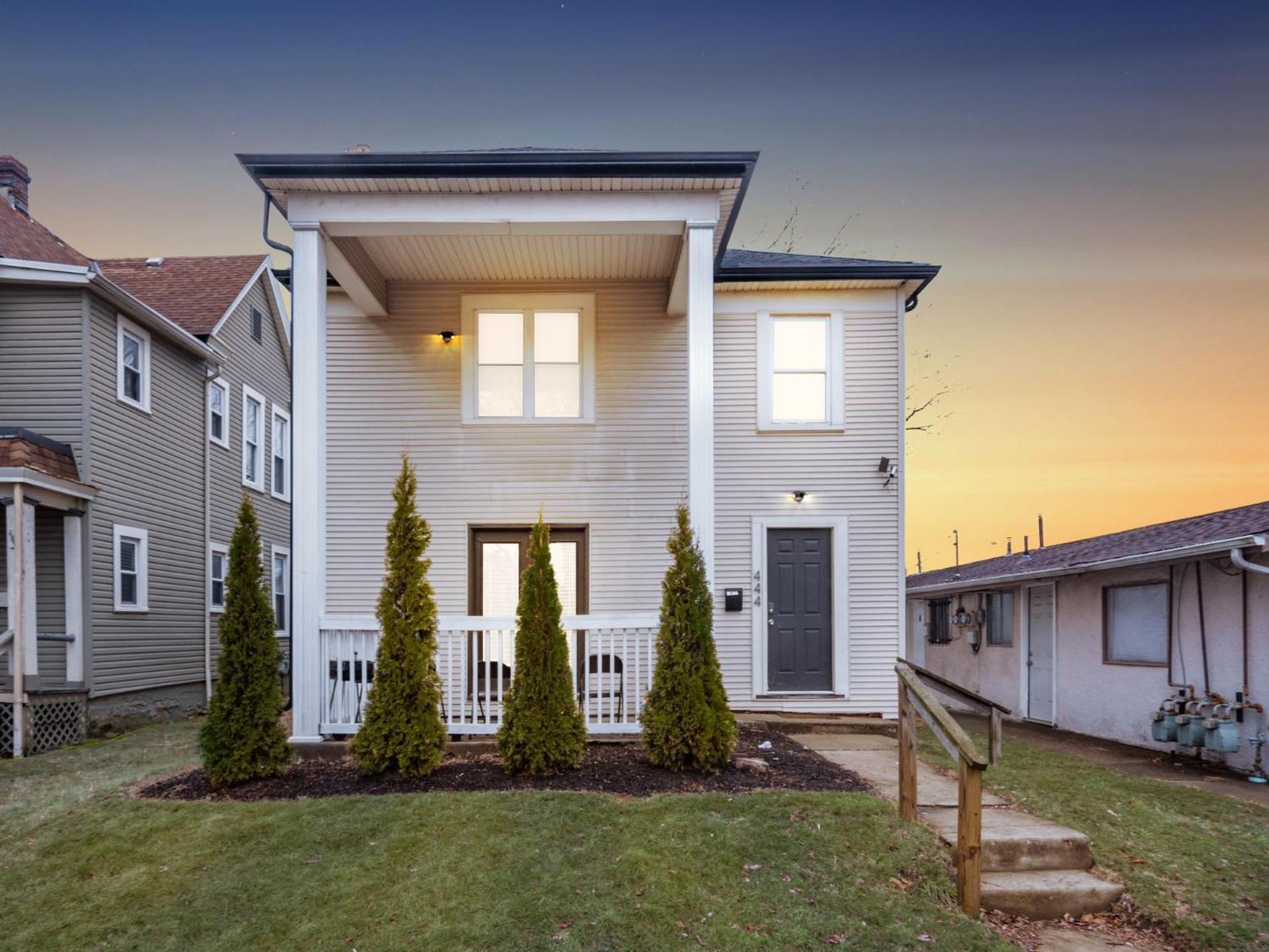 Вилла Housepitality - The Osu Mansion- Osu Sleeps 20 Колумбус Экстерьер фото